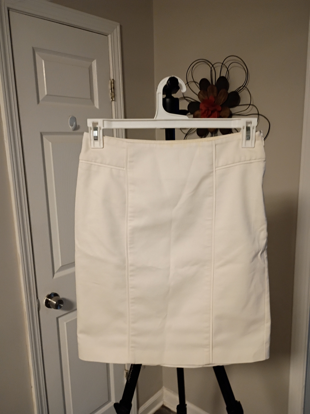 New York & Company White Structured Pencil Skirt